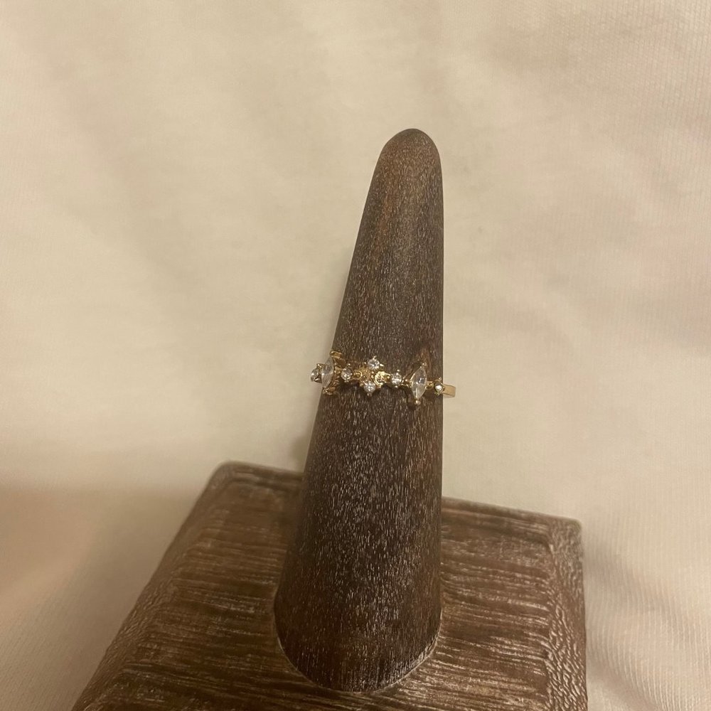 Queens of The Roundtable Crystal Ring - Picture 3 of 3